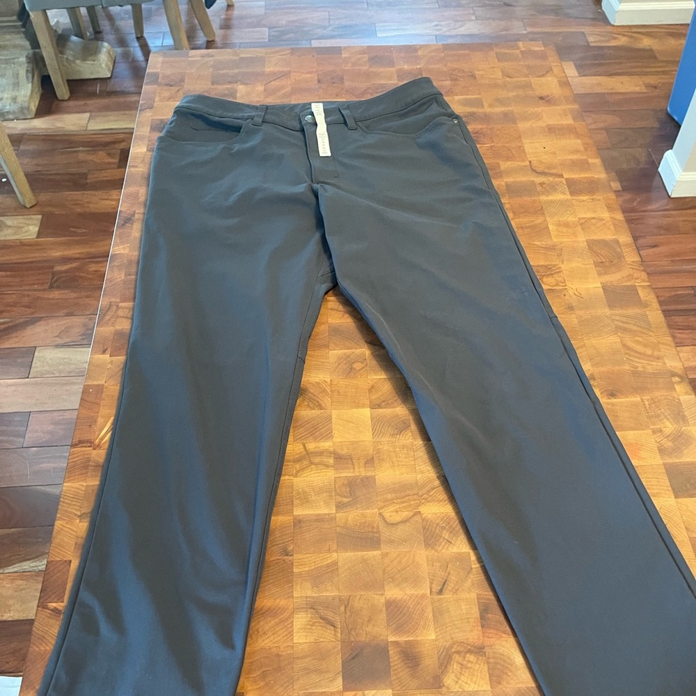 Lululemon mens ABC pant. 32/32. Like new condition. Thanks.